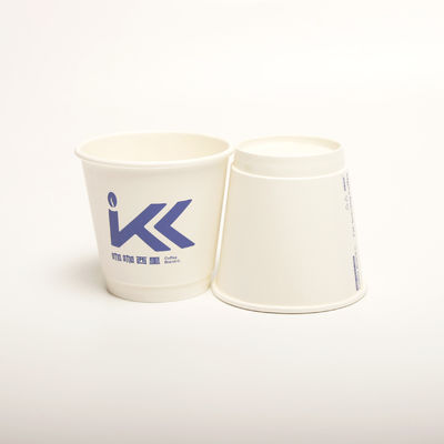Une tasse de papier à boire imprimée sur mesure avec couvercle en PP 8 oz 250 ml creux jetable