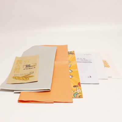 Des serviettes de cocktail en papier carré, des serviettes en papier à 3 plis pour la fête.