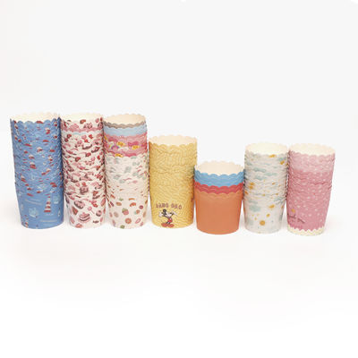 Des tasses en papier pour gâteaux alimentaires, des boîtes en papier pour gâteaux de cuisson compostables avec logo.