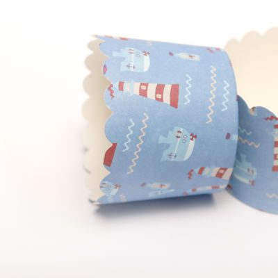 Des tasses en papier pour gâteaux alimentaires, des boîtes en papier pour gâteaux de cuisson compostables avec logo.